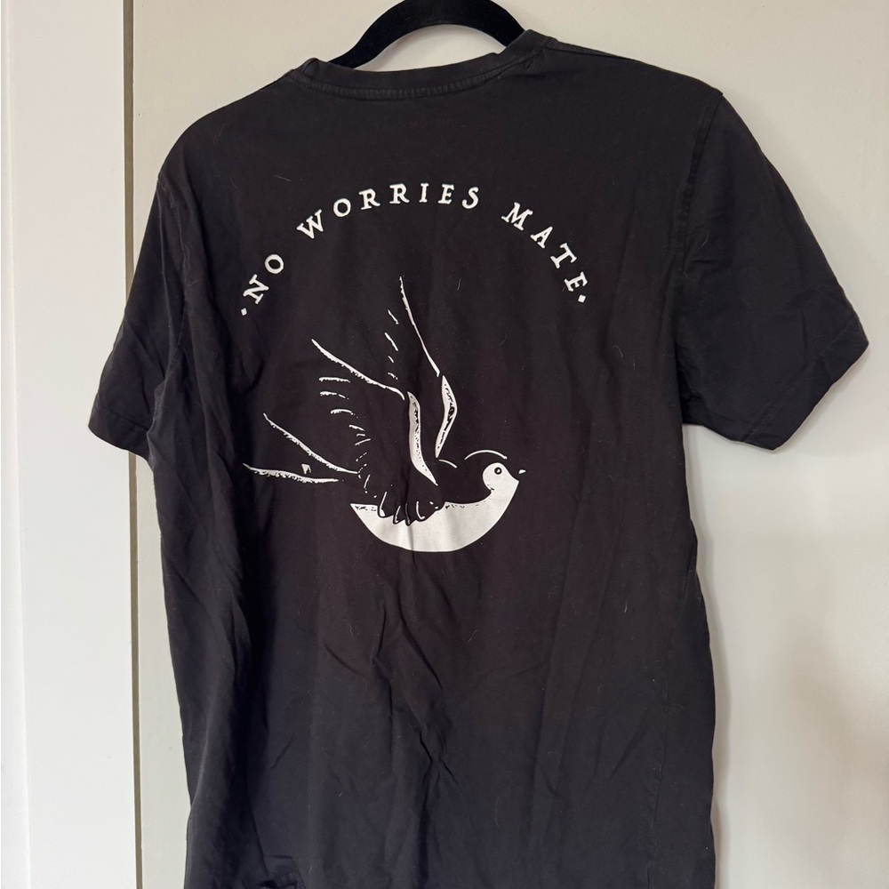 “No Worries Mate”, Black and White Swallows Tattoos Short Sleeve T-shirt, Large